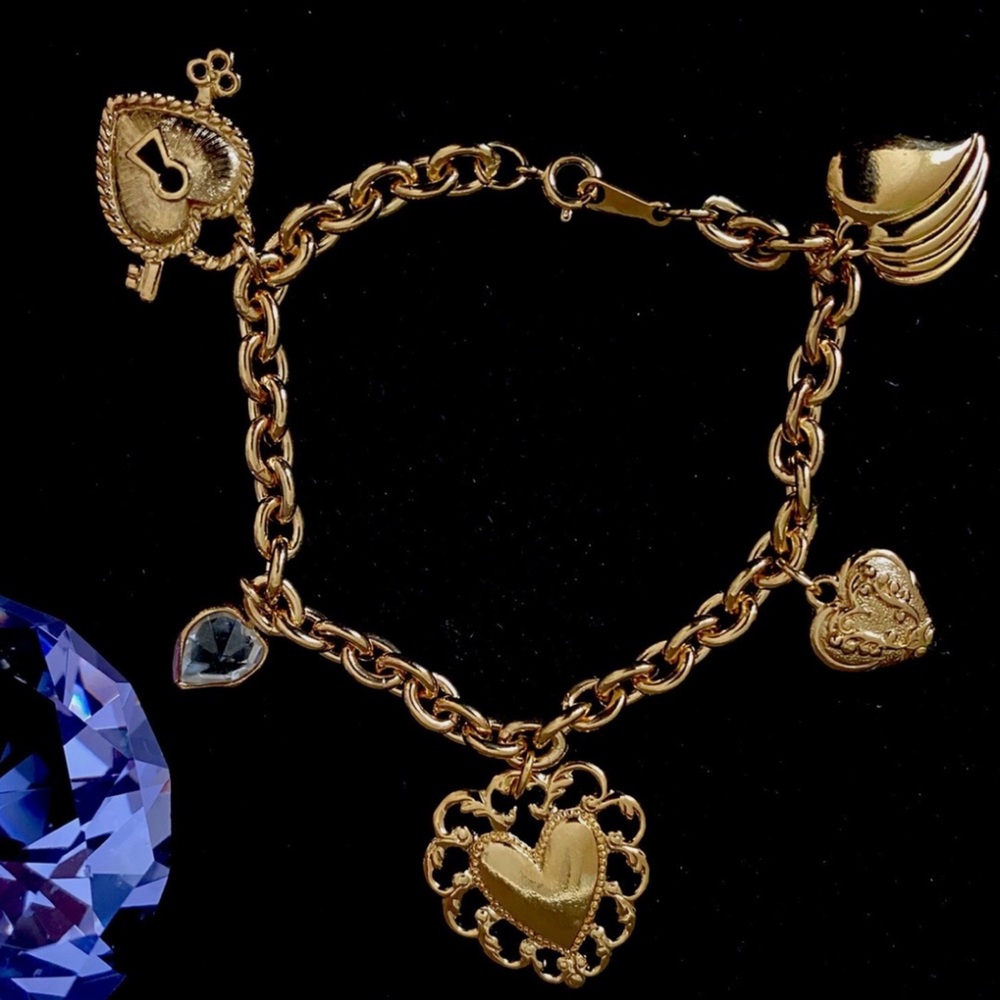 Avon Vintage Gold Heart Charm Bracelet Be mine ❤️ valentines 💝